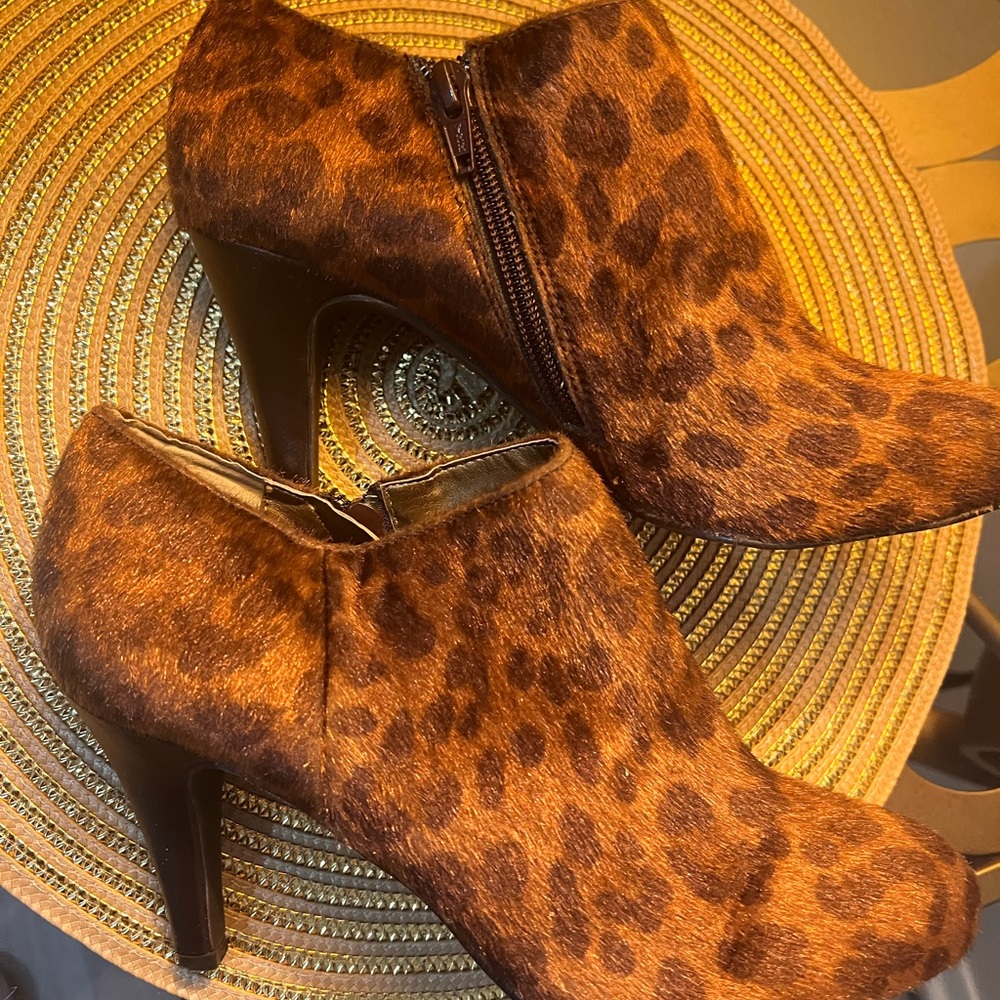 Beautiful animal print booties, lightly used, very good condition